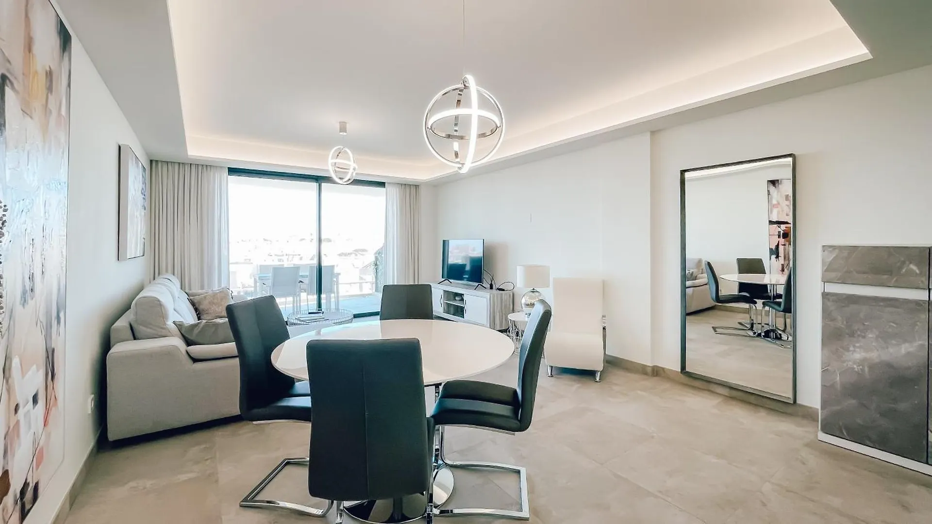 Infinity Estepona Centro 0*,  إسبانيا